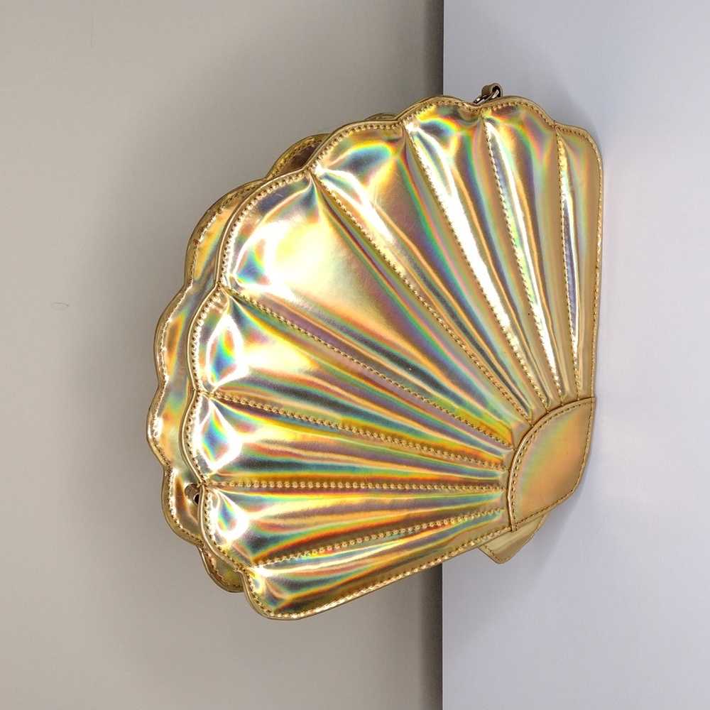 Seashell metallic gold handbag